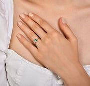 Диамантен пръстен с капковиден изумруд