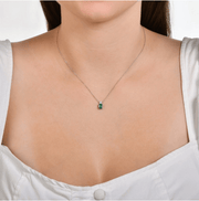 Диамантено колие с овален изумруд