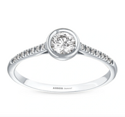 Годежен пръстен с кръгъл обков на диаманта